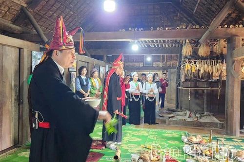 Tục cúng vía bếp - Sợi dây tâm linh trong đời sống người Mường