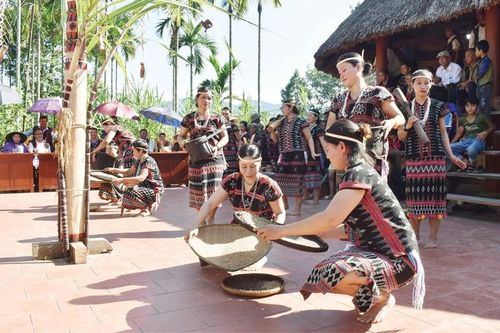 Người Cơ Tu giữ hồn lúa mới