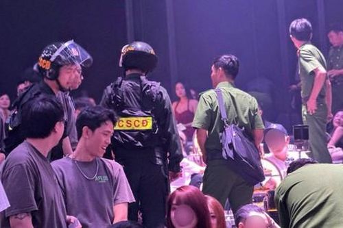 TP.HCM: Cảnh sát đột kích quán bar Aplus, 17 trường hợp dương tính với ma túy