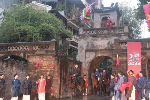 Hà Nội: Rước kiệu, dâng lễ truyền thống, tế Thành Hoàng tại đình, dựng cây nêu