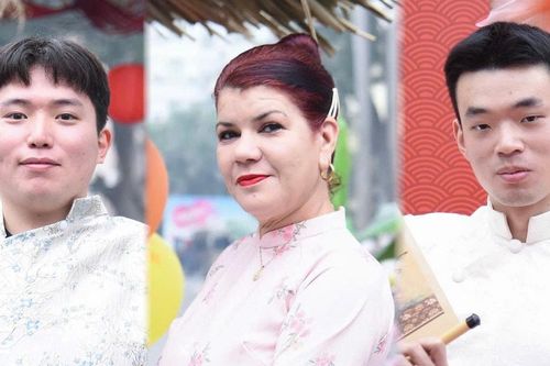Tết cổ truyền Việt Nam rất thú vị, khác lạ qua lăng kính của sinh viên quốc tế