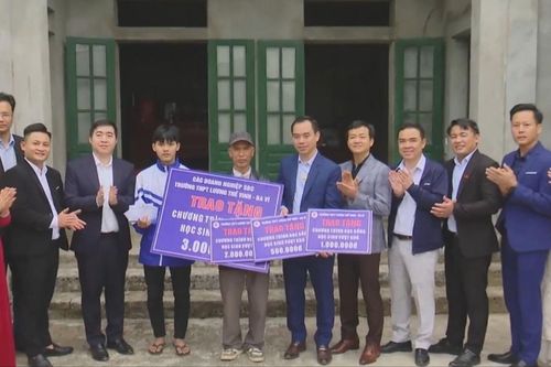 Xuân yêu thương đến với học sinh vượt khó