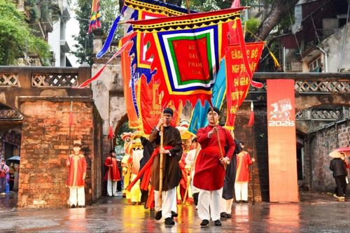 Bừng sáng không gian Tết Việt Tết phố