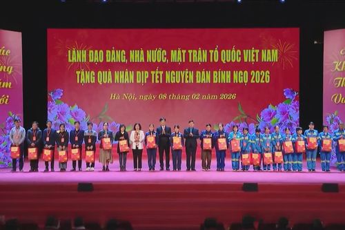 Trao yêu thương, tiếp sức người lao động Thủ đô đón Xuân