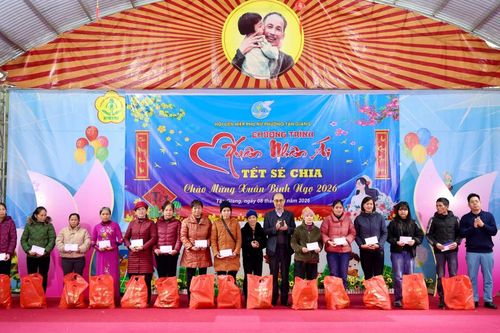 Chương trình 'Xuân nhân ái - Tết sẻ chia' phường Tân Giang