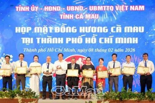 Gắn kết nghĩa tình, hướng về quê hương