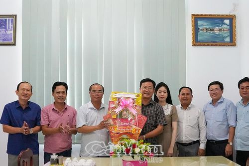 Báo và phát thanh, truyền hình Cà Mau chúc Tết phường An Xuyên
