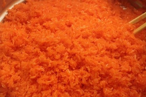 Cách nấu xôi gấc dẻo và ngon cúng đêm giao thừa mang may mắn, thịnh vượng