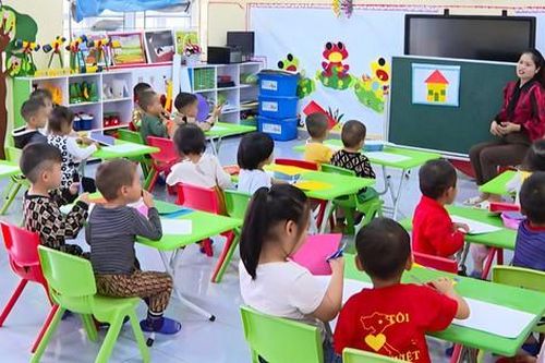 Hai địa phương 'mạnh tay' chi quà Tết cho giáo viên