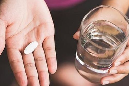 Tại sao phải đợi ít nhất 4 đến 6 tiếng giữa 2 lần uống thuốc giảm đau, hạ sốt?
