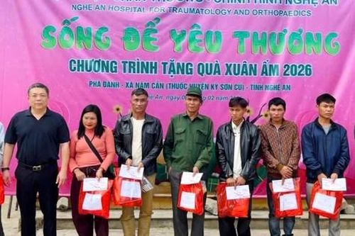Thầy thuốc Nghệ An mang Xuân ấm đến vùng cao