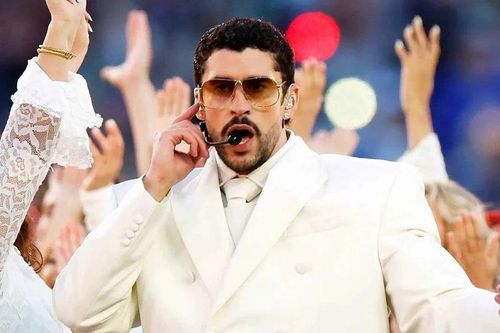 Bad Bunny biến sân khấu Super Bowl Halftime Show thành 'Puerto Rico thu nhỏ'