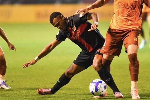 Hai thất bại kéo Ninh Bình FC 'trở lại mặt đất'