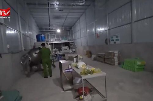 'Vỏ bọc' doanh nghiệp, livestream bán hàng để tiêu thụ phân bón giả