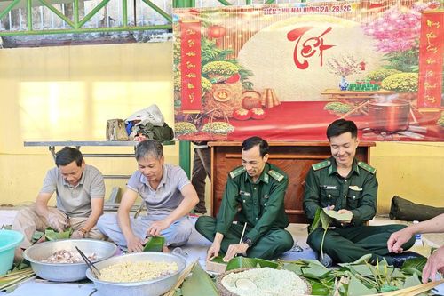 Đà Nẵng: Bánh chưng nghĩa tình gắn kết lực lượng biên phòng và ngư dân Sơn Trà