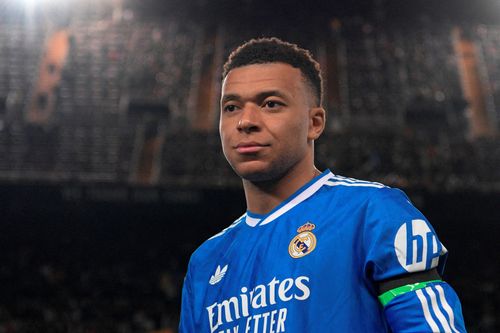 Real Madrid phả hơi nóng vào Barcelona