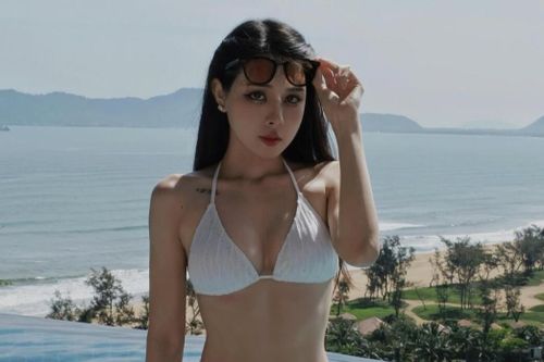 Bạn gái 'hot girl phòng gym' của Văn Thanh quyến rũ