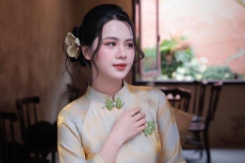 Vợ Quế Ngọc Hải, Thanh Nhàn hóa 'bà phú hộ', 'nàng thơ' chụp ảnh Tết