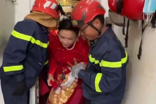 Cứu cô dâu, chú rể kẹt thang máy ngay trước giờ rước dâu ở TP.HCM