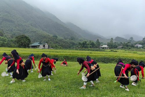 Gìn giữ và lan tỏa di sản dân ca, dân vũ Cao Lan