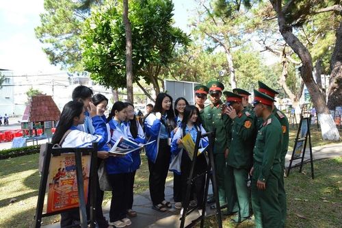 Phố núi Pleiku rộn ràng Hội báo Xuân Bính Ngọ 2026