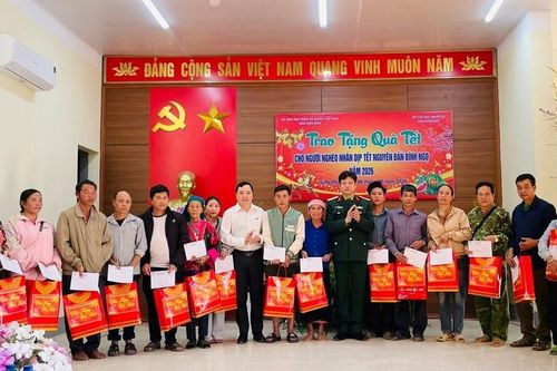 Trao tặng quà Tết cho người dân khó khăn xã vùng cao Si Pa Phìn