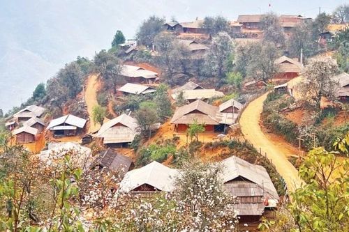 Kể chuyện mùa xuân trên bản làng