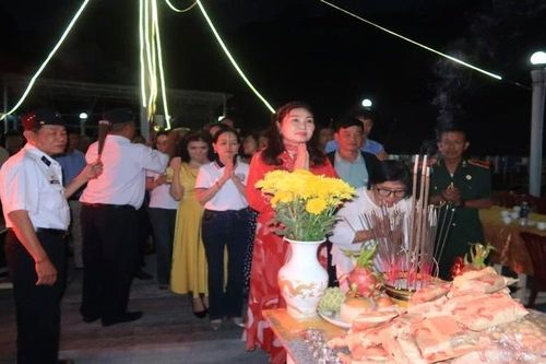 Ơi, đồng đội Trường Sa…