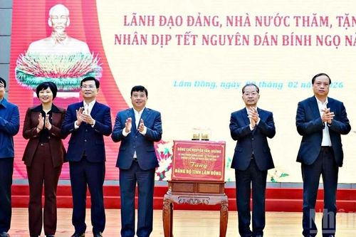 Chánh án Tòa án nhân dân tối cao thăm, chúc Tết tại Lâm Đồng