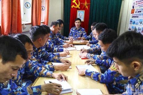 Phát huy truyền thống anh hùng, bảo vệ vững chắc chủ quyền biển đảo Tổ quốc