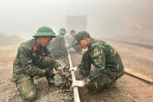 Chăm lo, bảo đảm Tết cho bộ đội nơi gian khó