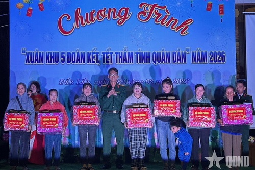 Ea Rốk ấm tình quân dân