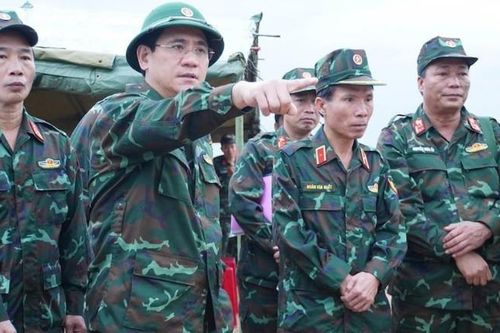 Thiếu tướng Phan Đại Nghĩa kiểm tra công tác quy hoạch thao trường và sở chỉ huy diễn tập Quân khu 5