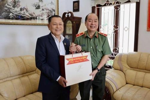 Giám đốc Công an TP Đà Nẵng thăm, chúc Tết nguyên lãnh đạo Bộ Công an