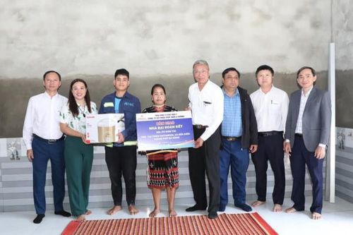 Công ty Cổ phần Thủy điện A Vương trao quà Tết xuân Bính Ngọ năm 2026 cho các xã vùng cao Đà Nẵng
