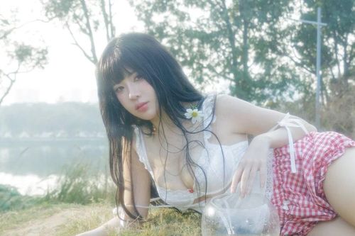 UNa To Uyen khoe bộ ảnh 'nàng thơ' khiến người xem ngỡ ngàng