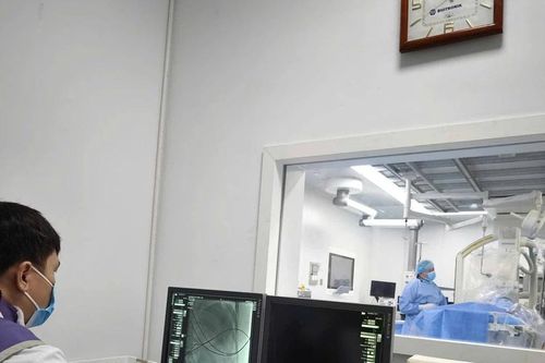 Bụng bầm tím sau tai nạn, người bệnh 34 tuổi vỡ lách, vỡ thận ngụy kịch