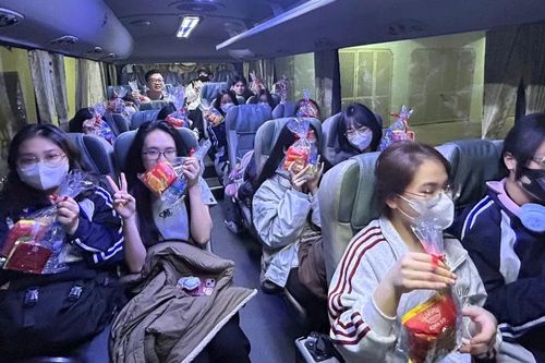Chuyến xe '0 đồng' cho sinh viên về quê ăn Tết