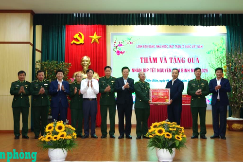 Đồng chí Đoàn Minh Huấn thăm, chúc Tết cán bộ, chiến sĩ Bộ đội Biên phòng tỉnh Điện Biên
