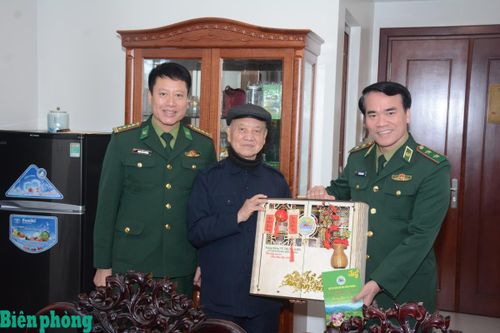 Trung tướng Vũ Trung Kiên thăm, chúc Tết Đại tướng Phạm Văn Trà