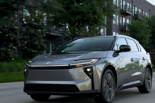 Xe điện Toyota bán chạy sau khi đổi tên