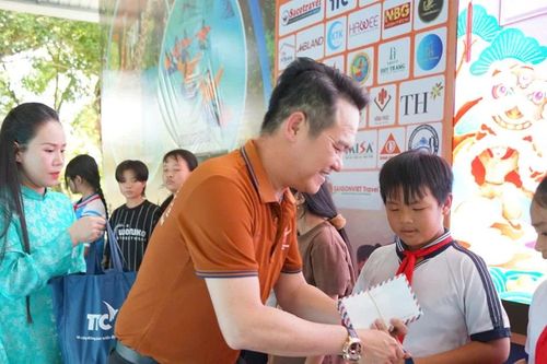 Tết ấm áp đến với những mảnh đời khó khăn tại TPHCM