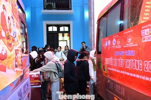 Chuyến xe yêu thương đưa sinh viên về quê vui Xuân đón Tết