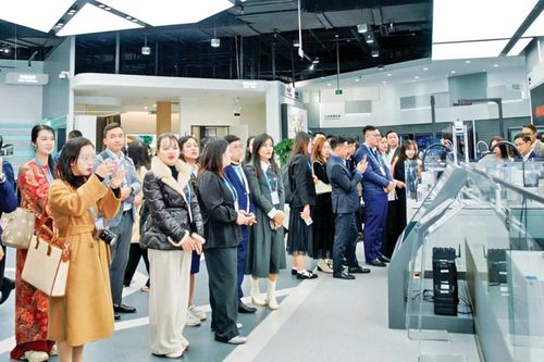 Theo dấu chân Người