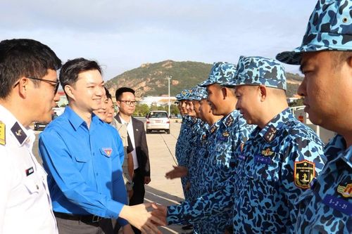 Bí thư Thường trực Trung ương Đoàn thăm, chúc Tết Vùng 4 Hải quân và Lữ đoàn Tàu ngầm 189