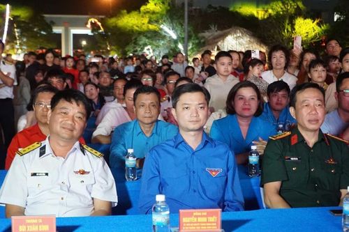 Anh Nguyễn Minh Triết dự chương trình 'Đêm hội sắc xuân' tại Vùng 4 Hải quân