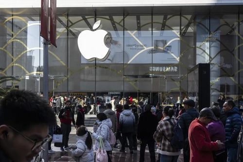 Apple đứng ngoài cuộc đua 'đốt tiền'