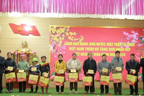 Lãnh đạo Trung ương thăm, động viên đồng bào vùng lũ, biên giới dịp Tết Bính Ngọ