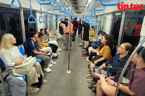 TP Hồ Chí Minh tăng lượt tàu tuyến metro và xe buýt phục vụ người dân dịp Tết