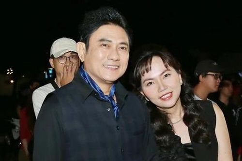 'Ông trùm phản diện' Hoàng Phúc hâm nóng tình yêu với vợ trẻ
